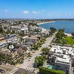 Sail Bay Luxury Retreat With Private Spa And Rooftop Bay View