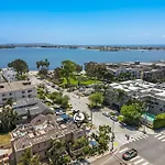 Sail Bay Luxury Retreat With Private Spa And Rooftop Bay View