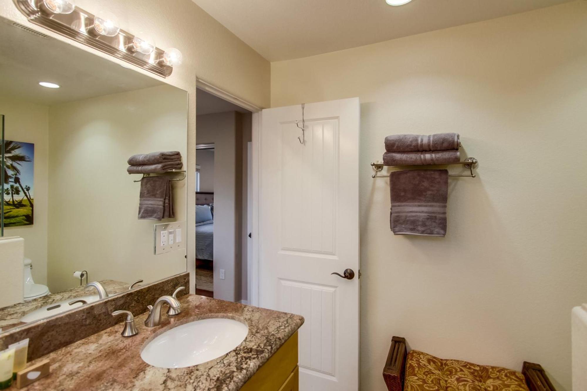Sail Bay Luxury Retreat With Private And Rooftop Bay View Holiday home *
